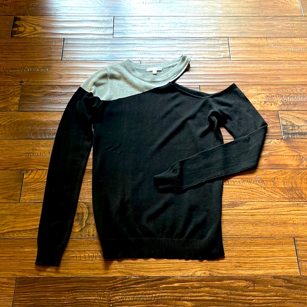 ROI Cold Shoulder Sweater